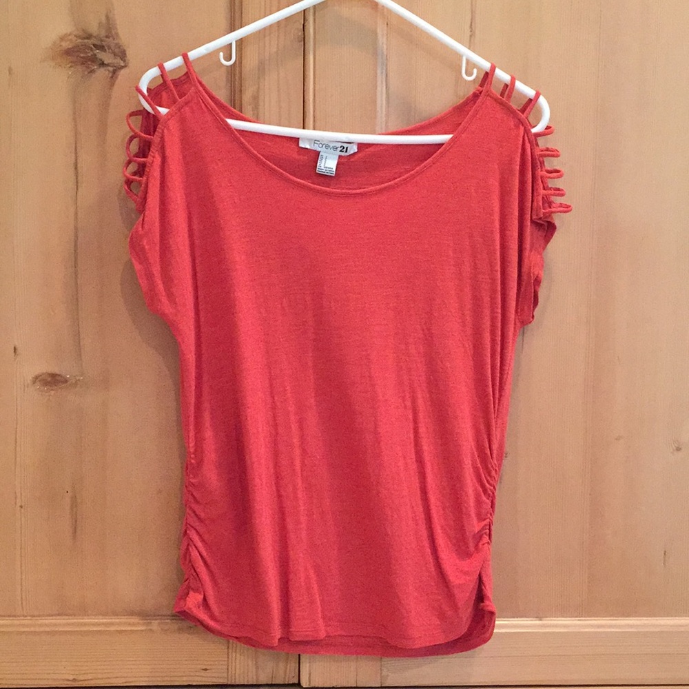 Exposed shoulder top
